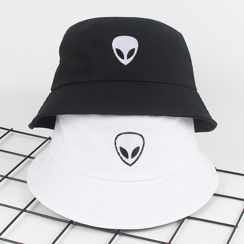 Unisex bucket hat s mimozemšťanom