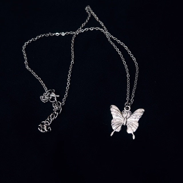 Dámsky náhrdelník s motýlom