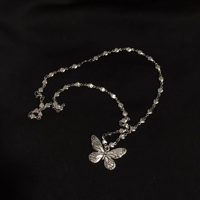 Dámsky náhrdelník s motýlom