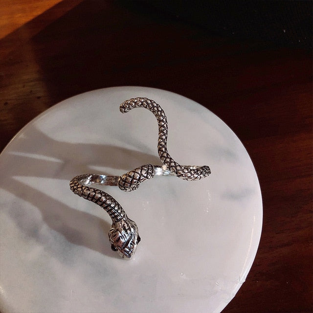 Dámsky šperk v tvare hada