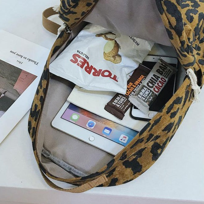 Dámsky batoh s leopardím vzorom
