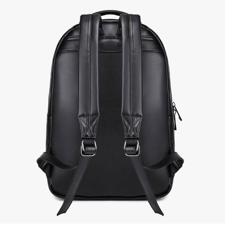 Čierny koženkový ruksak s lebkou v 3D